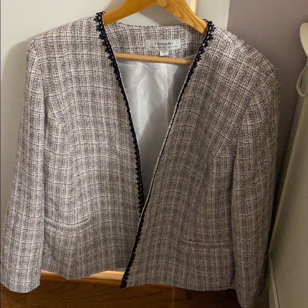 Feminine Tahari Blazer perfect for spring!